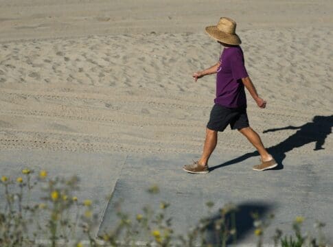 Who is allowed to walk on the beach? It depends on where you live