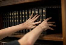 Texas approves mandatory Bible readings in public schools, reigniting a century-long debate