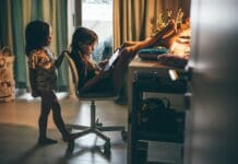 Parents putting screens in front of their kids is more about their own stress than other factors